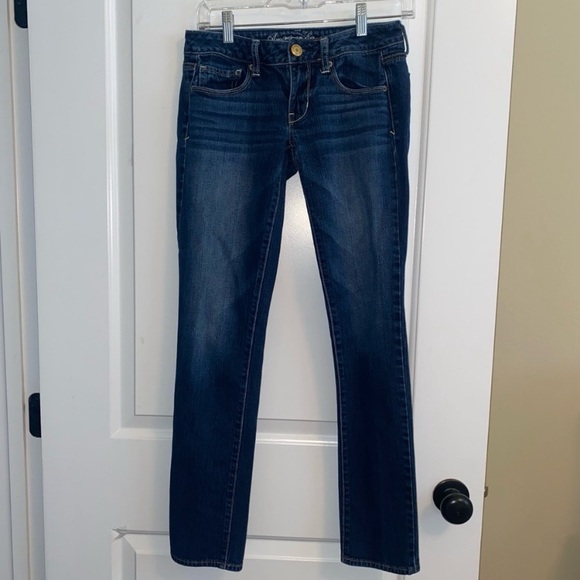 American Eagle Outfitters Women's Regular Fit
Straight Leg Jeans Size 2 - EUC - Picture 1 of 5